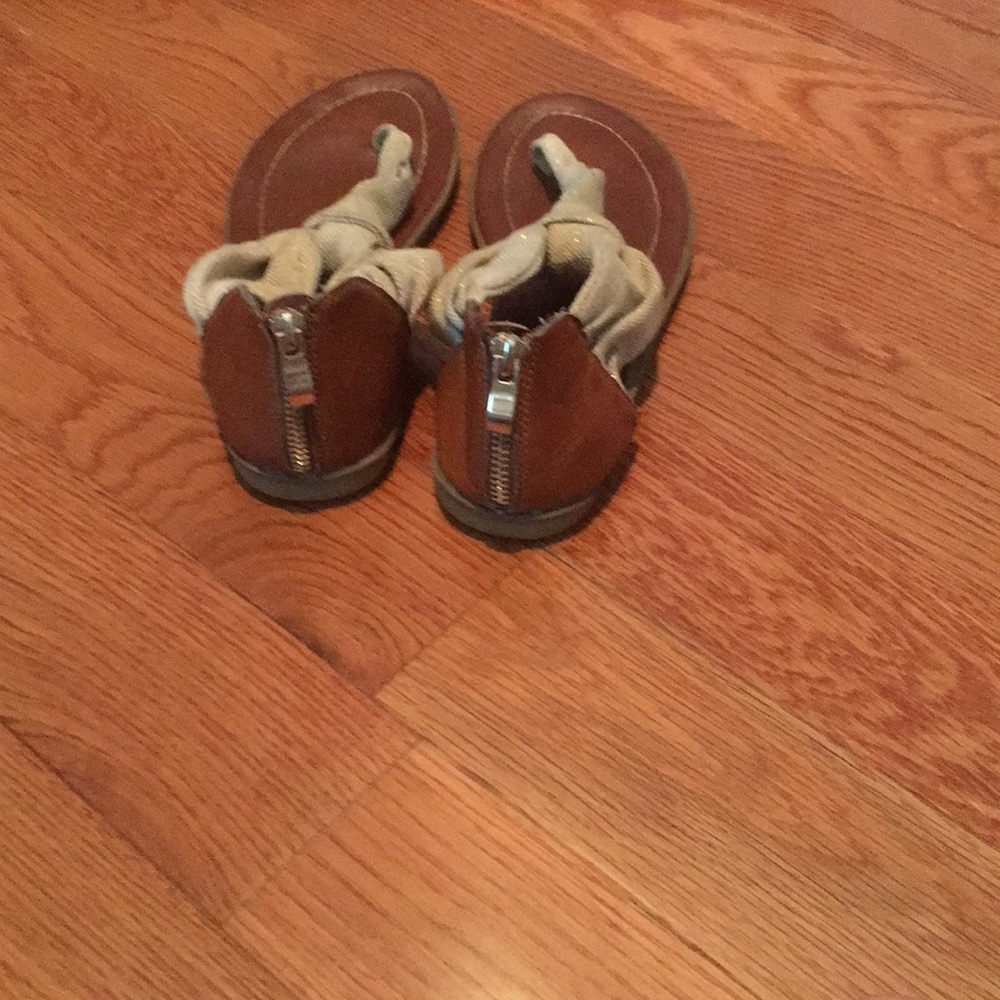 Sandals - Picture 3 of 4